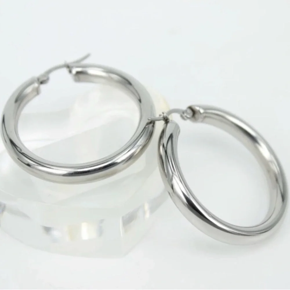 NEW 18k White Gold Plated 1.5” Round Hoop Earrings